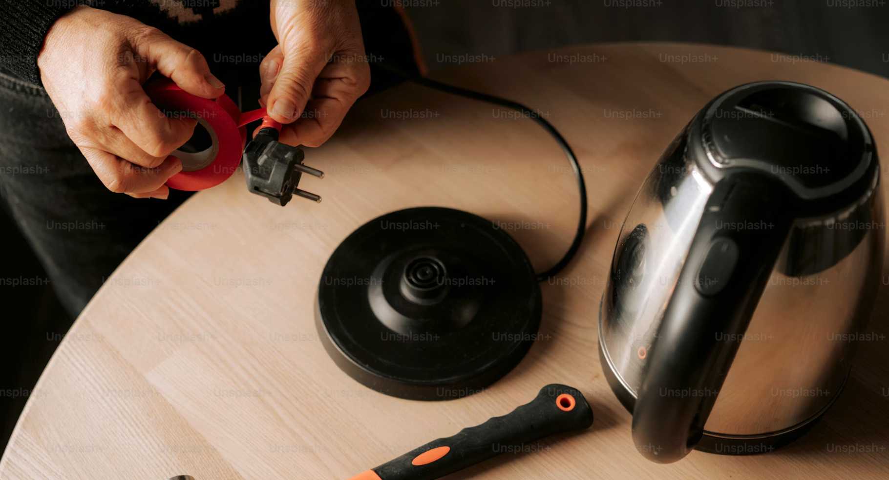 cord of the kettle base being repaired